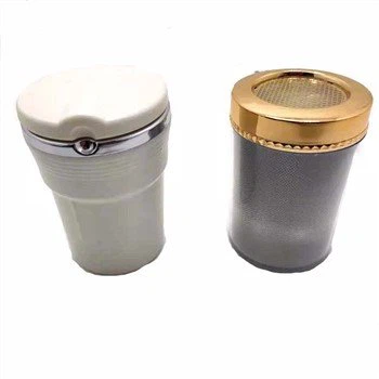 Plastový popolník do auta